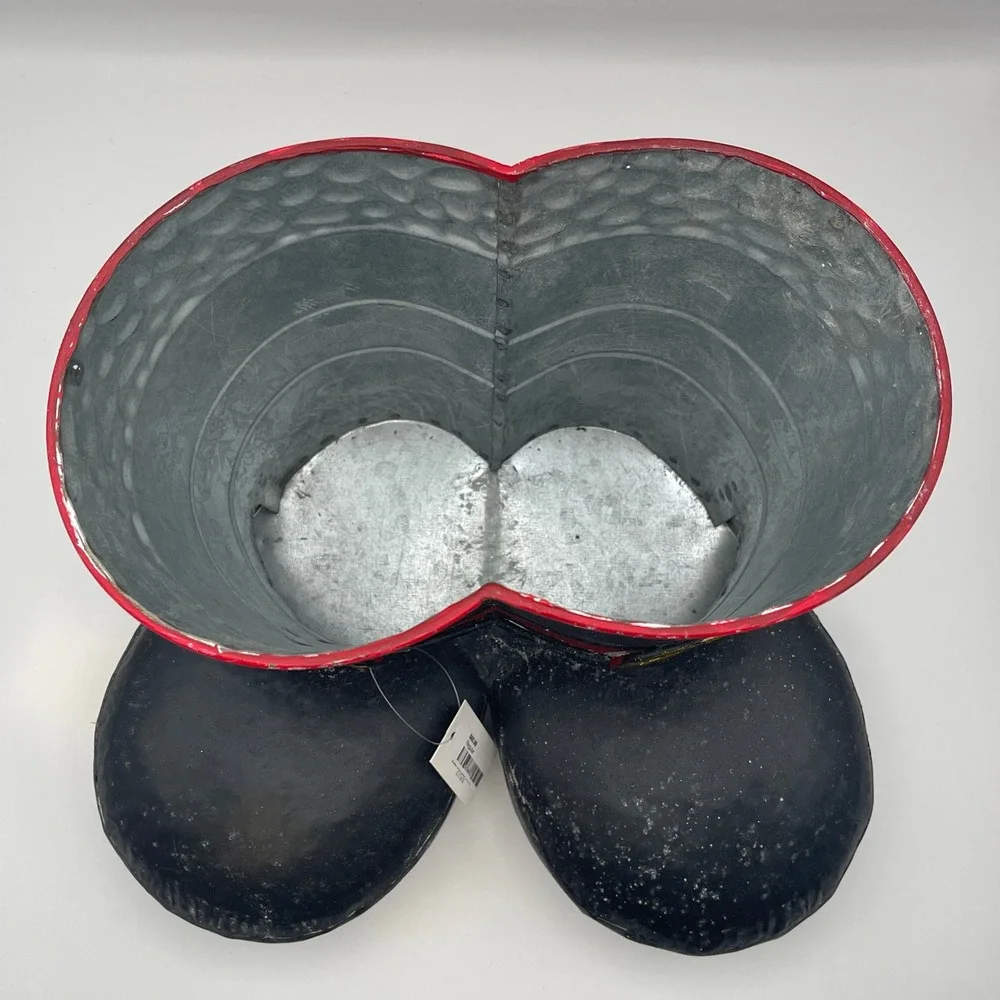 Unbranded galvanized metal